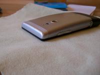 Sony Ericsson Elm J10i mobiltelefon + ajándék